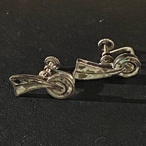 Vintage Mexico Taxco Sterling Screw-Back Earrings.